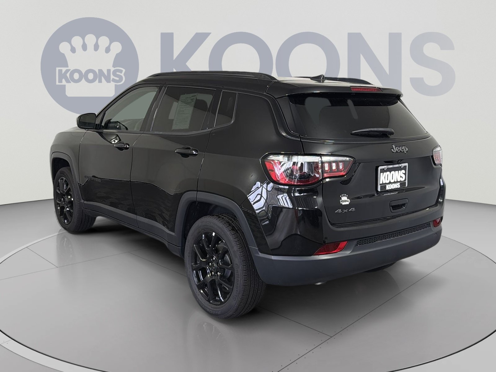 Used 2025 Jeep Compass Latitude w/ Sun & Sound Group AWD/4WD image 4