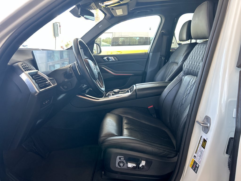 Used 2025 BMW X5 xDrive50e AWD/4WD image 9