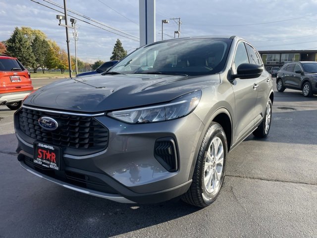New 2025 Ford Escape Active w/ Active Premium Tech Pack image 2