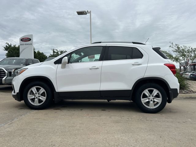 Used 2020 Chevrolet Trax LT w/ LPO, Protection Package FWD image 2