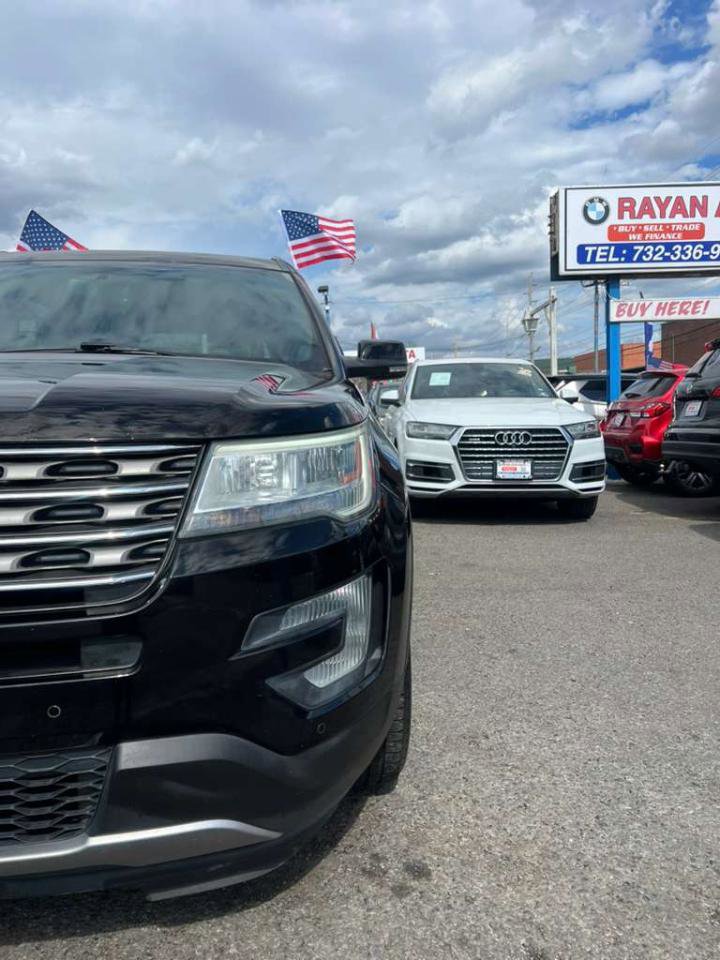 Used 2016 Ford Explorer XLT w/ Equipment Group 202A image 4