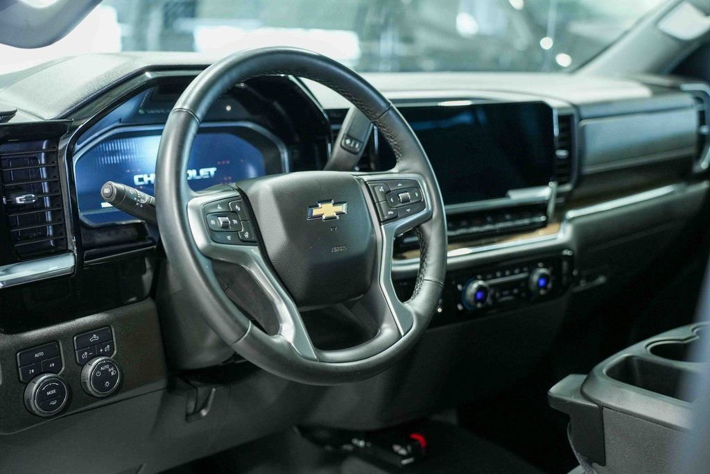 Used 2023 Chevrolet Silverado 1500 LT image 23