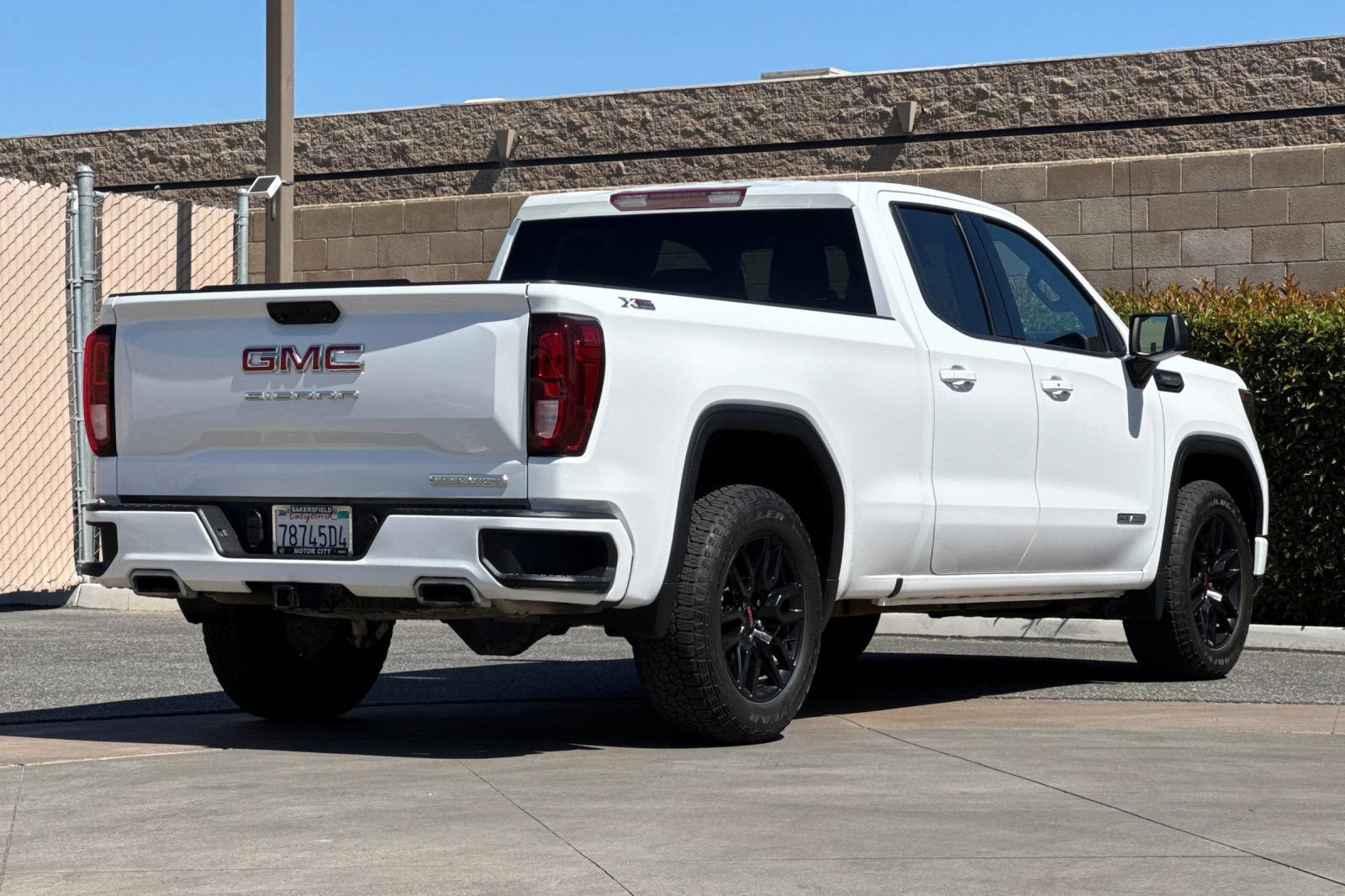 Certified 2023 GMC Sierra 1500 Elevation w/ X31 Off-Road Package AWD/4WD image 4