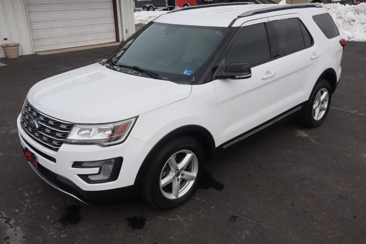 Used 2017 Ford Explorer XLT image 12