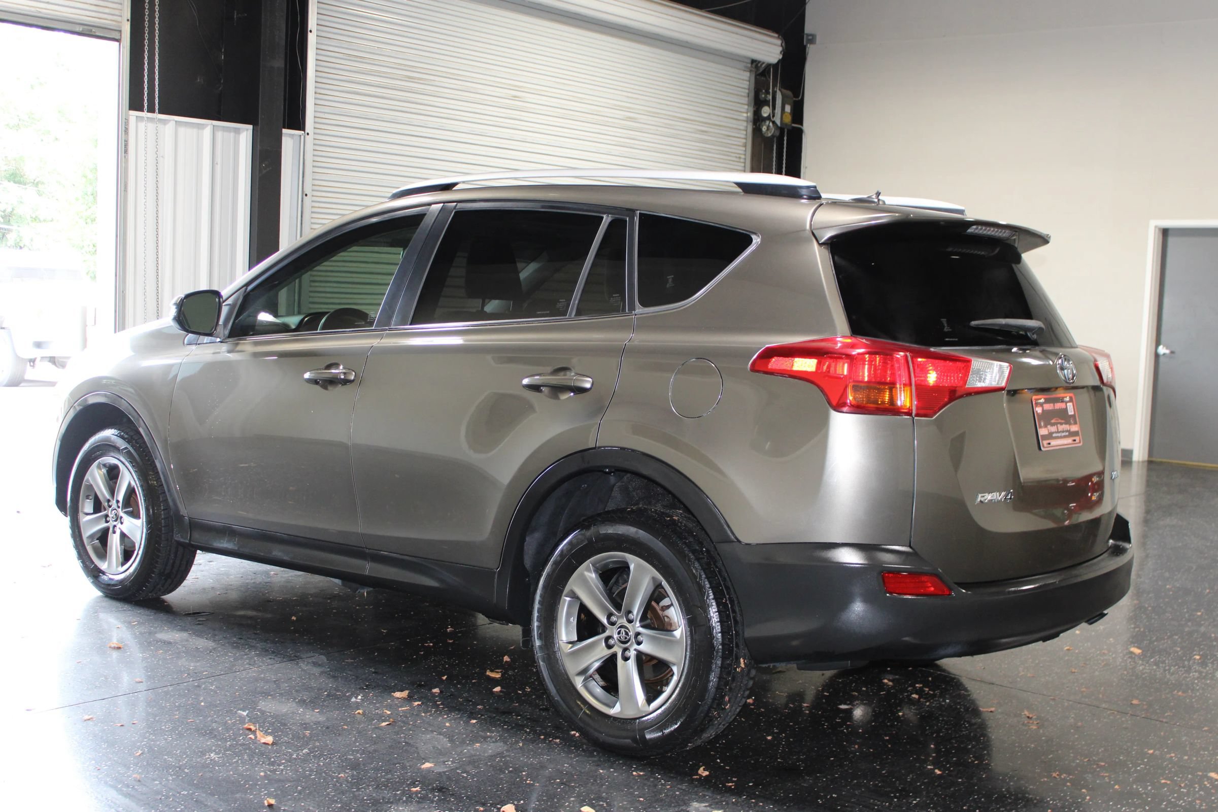 Used 2015 Toyota RAV4 XLE FWD image 5