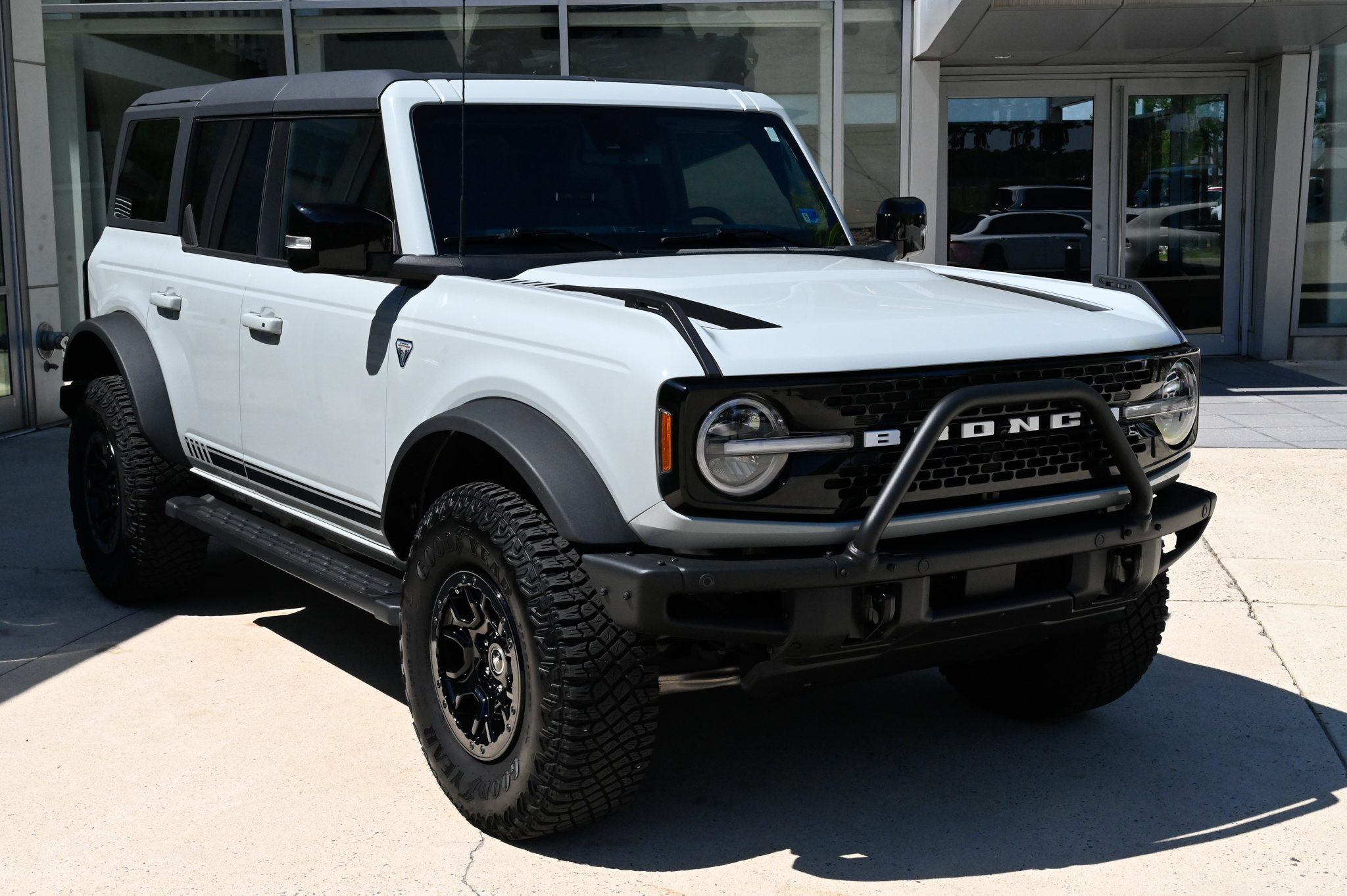 Used 2021 Ford Bronco First Edition AWD/4WD image 3