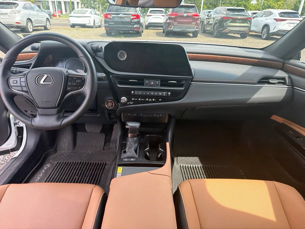 Used 2024 Lexus ES 300h w/ Premium Package FWD image 10