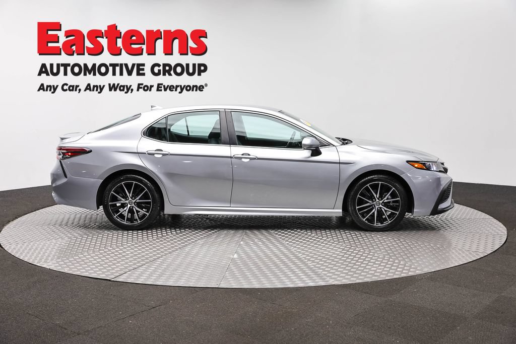 Used 2023 Toyota Camry SE FWD image 4