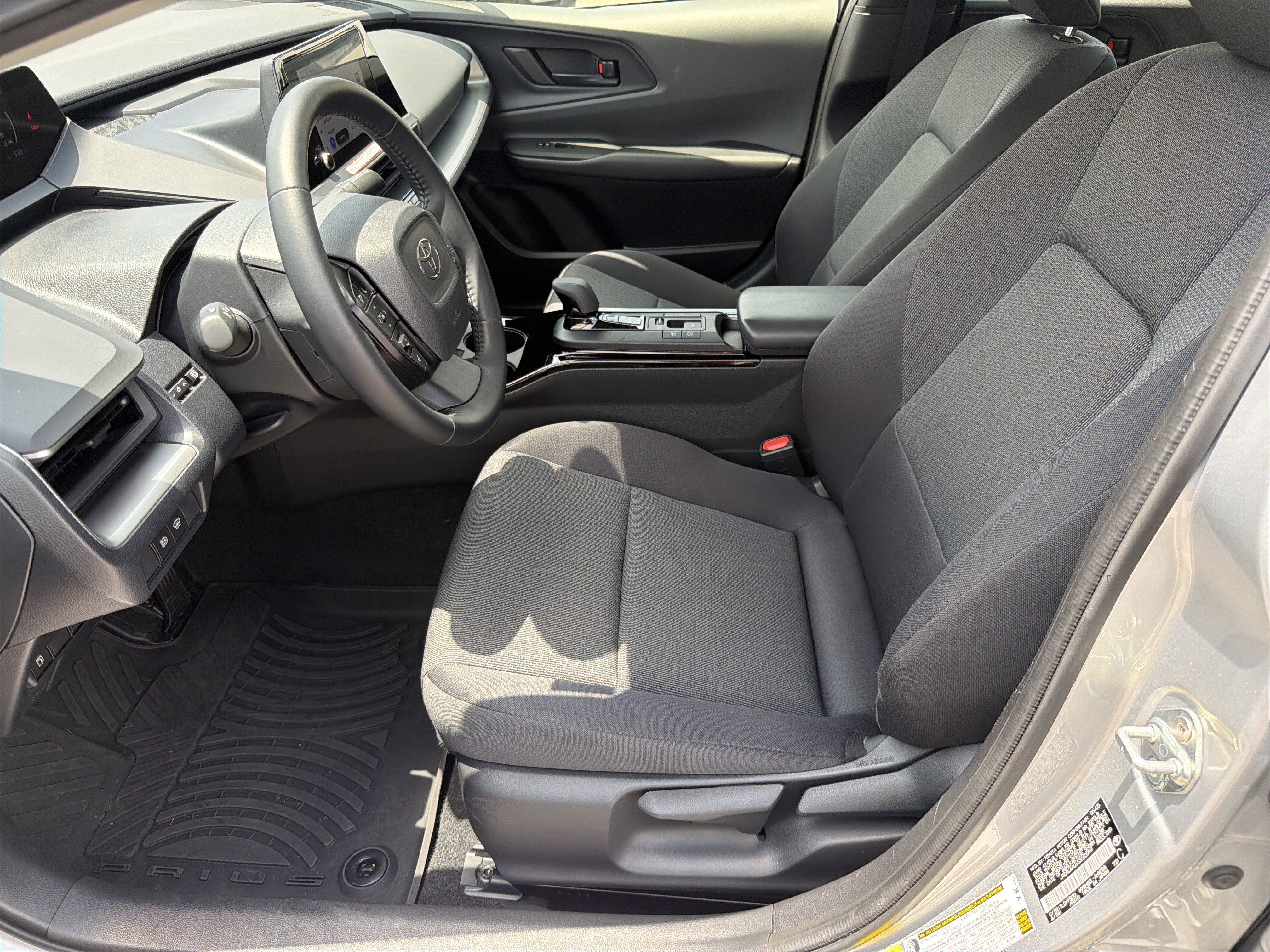 Certified 2025 Toyota Prius LE FWD image 19