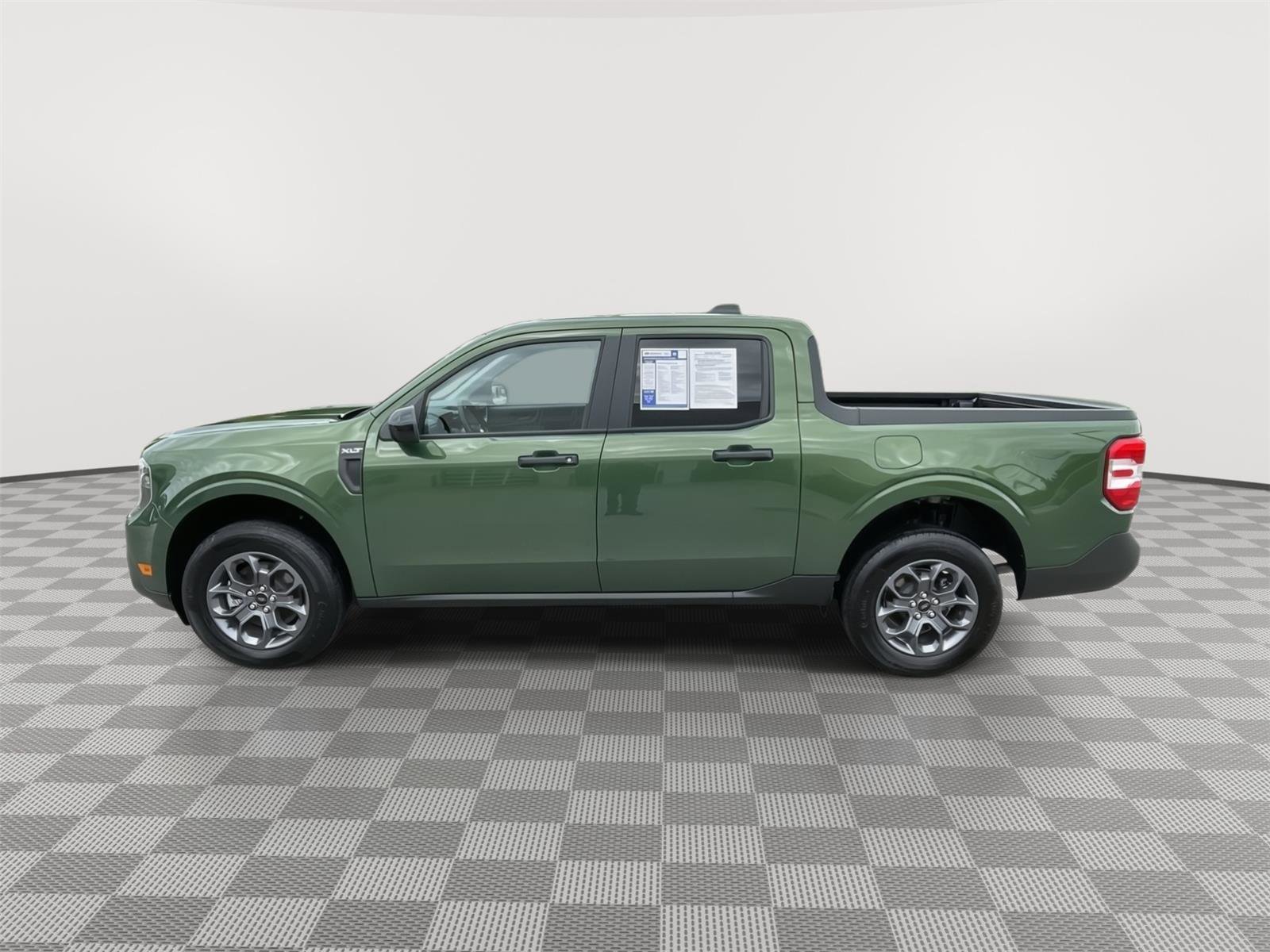 Used 2025 Ford Maverick XLT w/ Equipment Group 301A AWD/4WD image 8