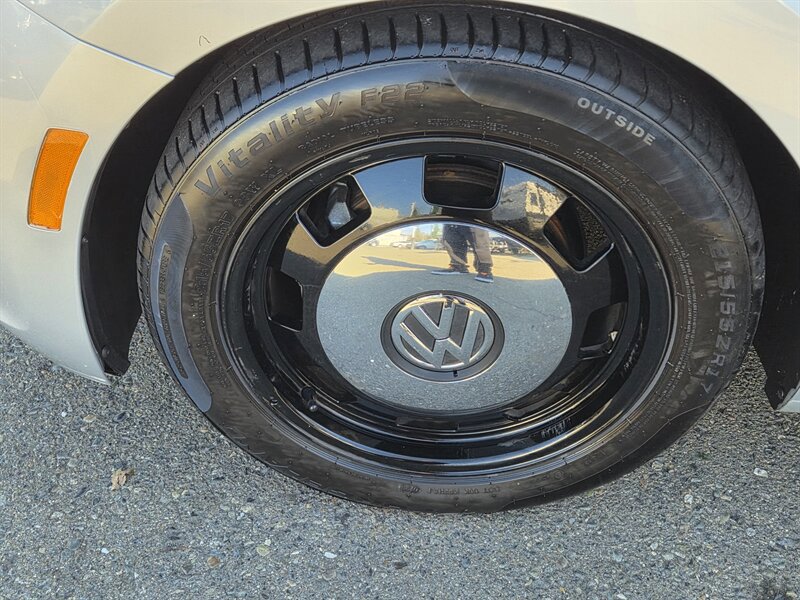 Used 2014 Volkswagen Beetle 2.5 image 7