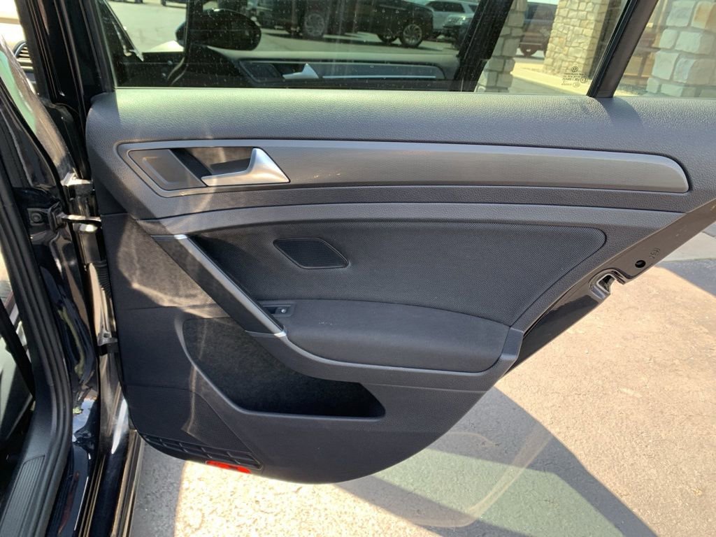 Used 2018 Volkswagen GTI SE FWD image 19