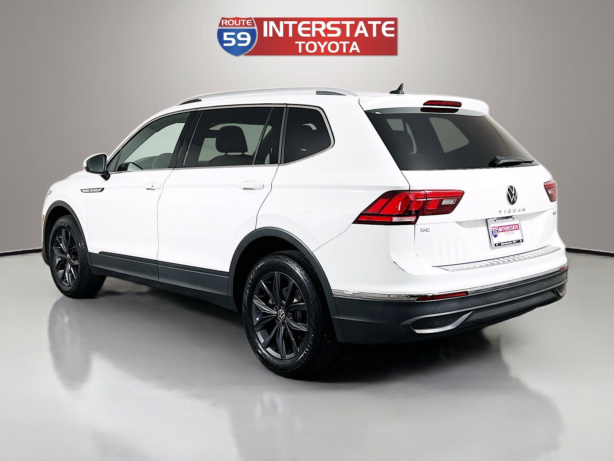 Used 2022 Volkswagen Tiguan SE AWD/4WD image 5
