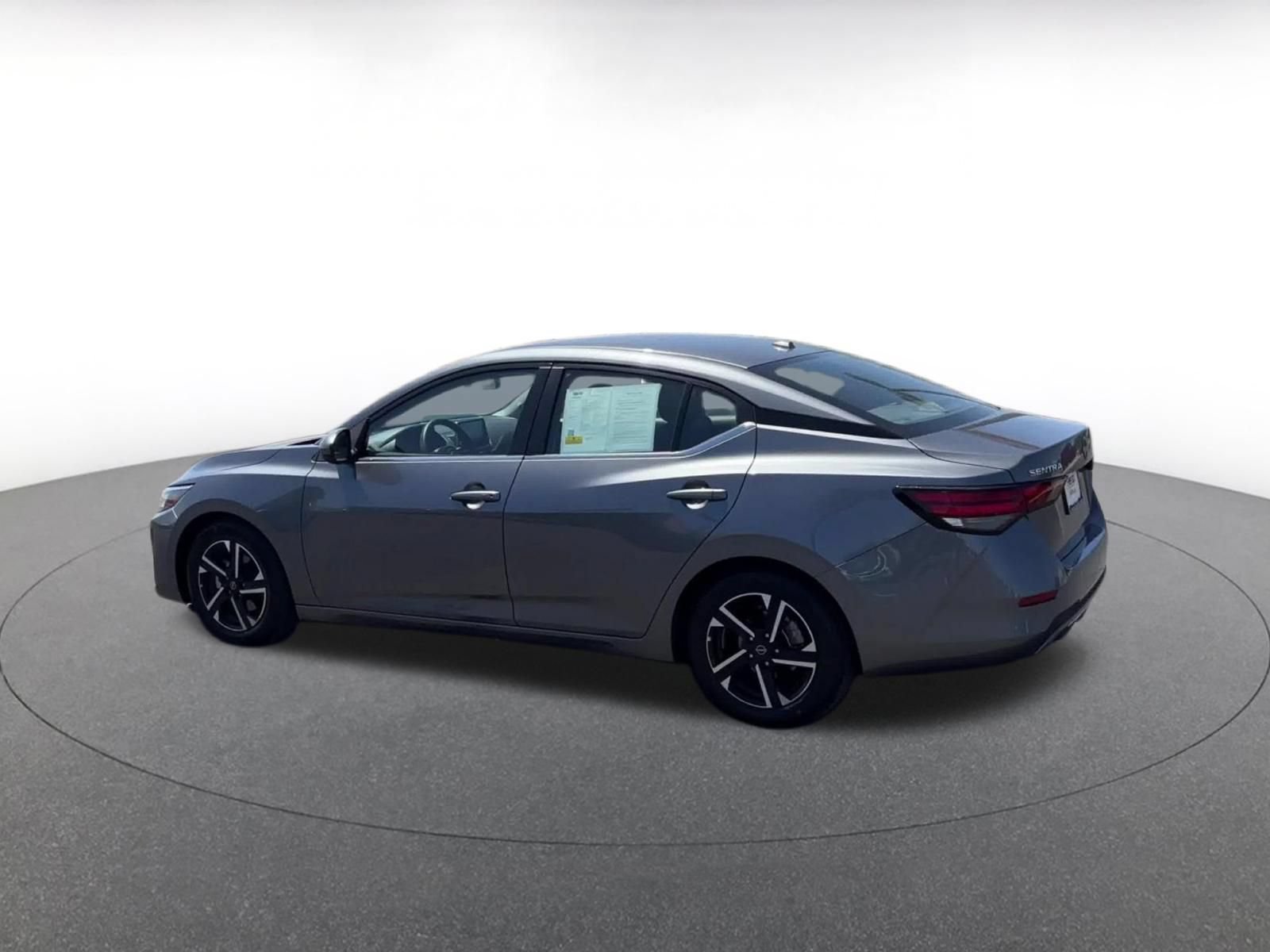 Used 2025 Nissan Sentra SV FWD image 8