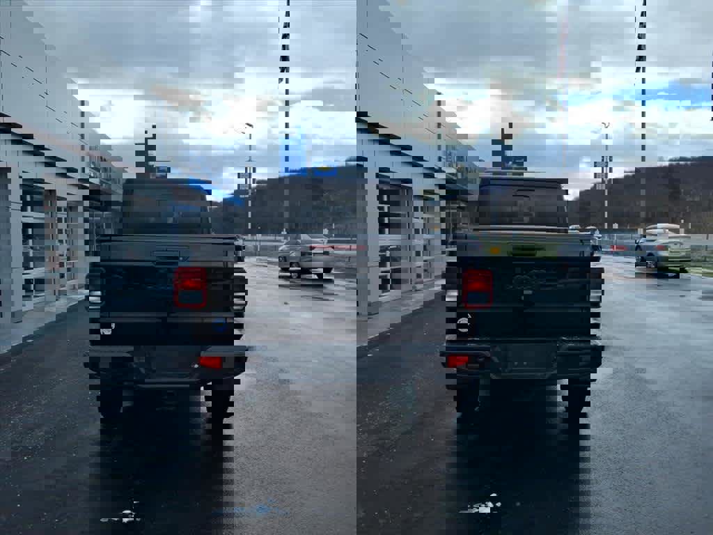 Used 2022 Jeep Gladiator Sport image 5