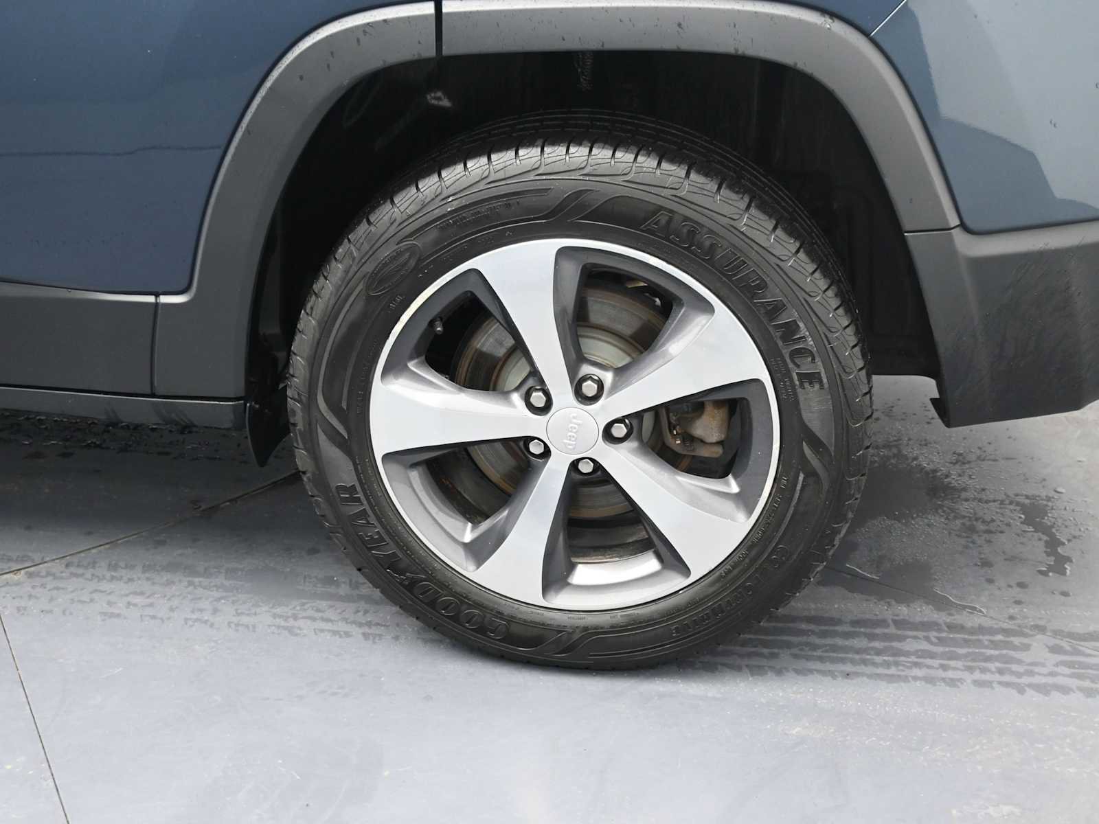 Used 2019 Jeep Cherokee Limited image 5