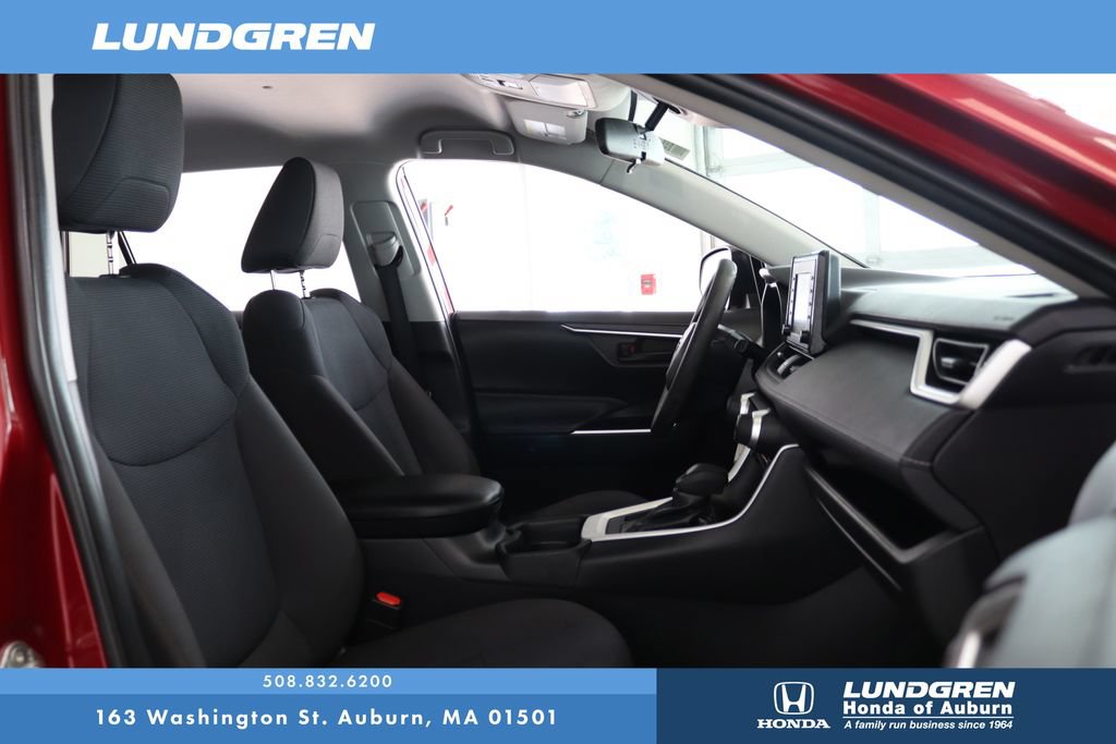 Used 2019 Toyota RAV4 LE w/ All Weather Liner Package AWD/4WD image 15