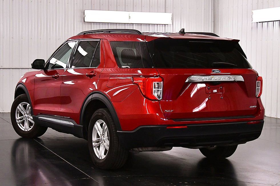 Used 2023 Ford Explorer XLT image 5
