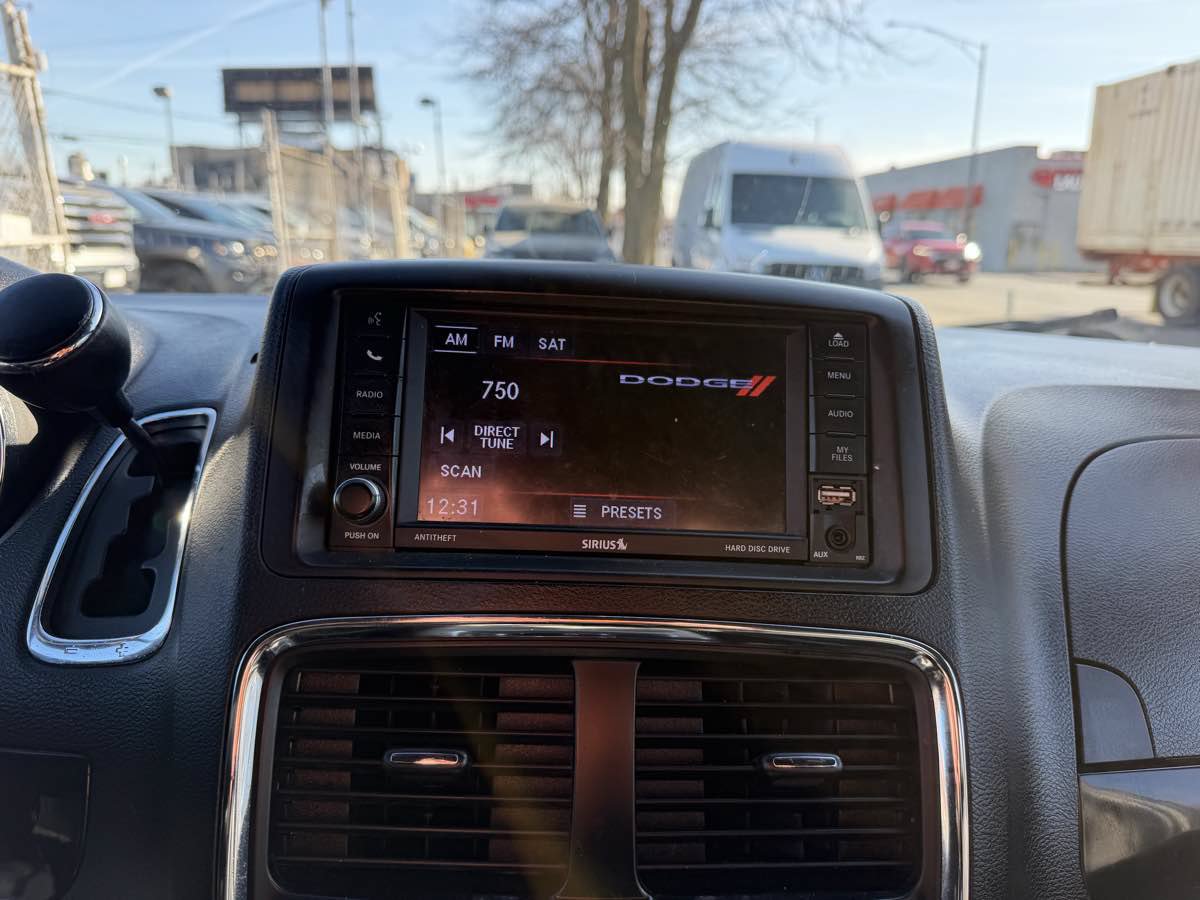 Used 2019 Dodge Grand Caravan SXT FWD image 31