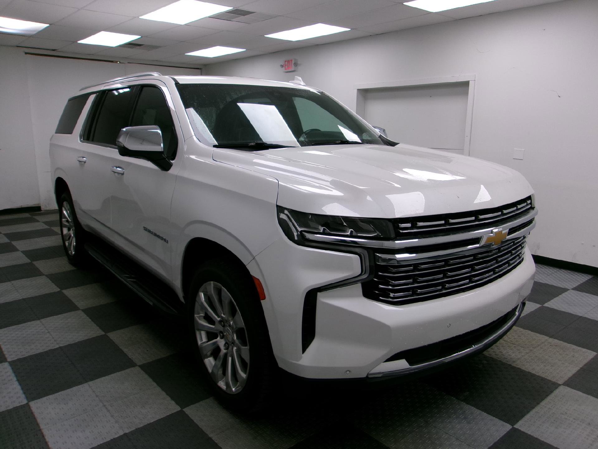 Used 2021 Chevrolet Suburban Premier w/ Premium Package image 17