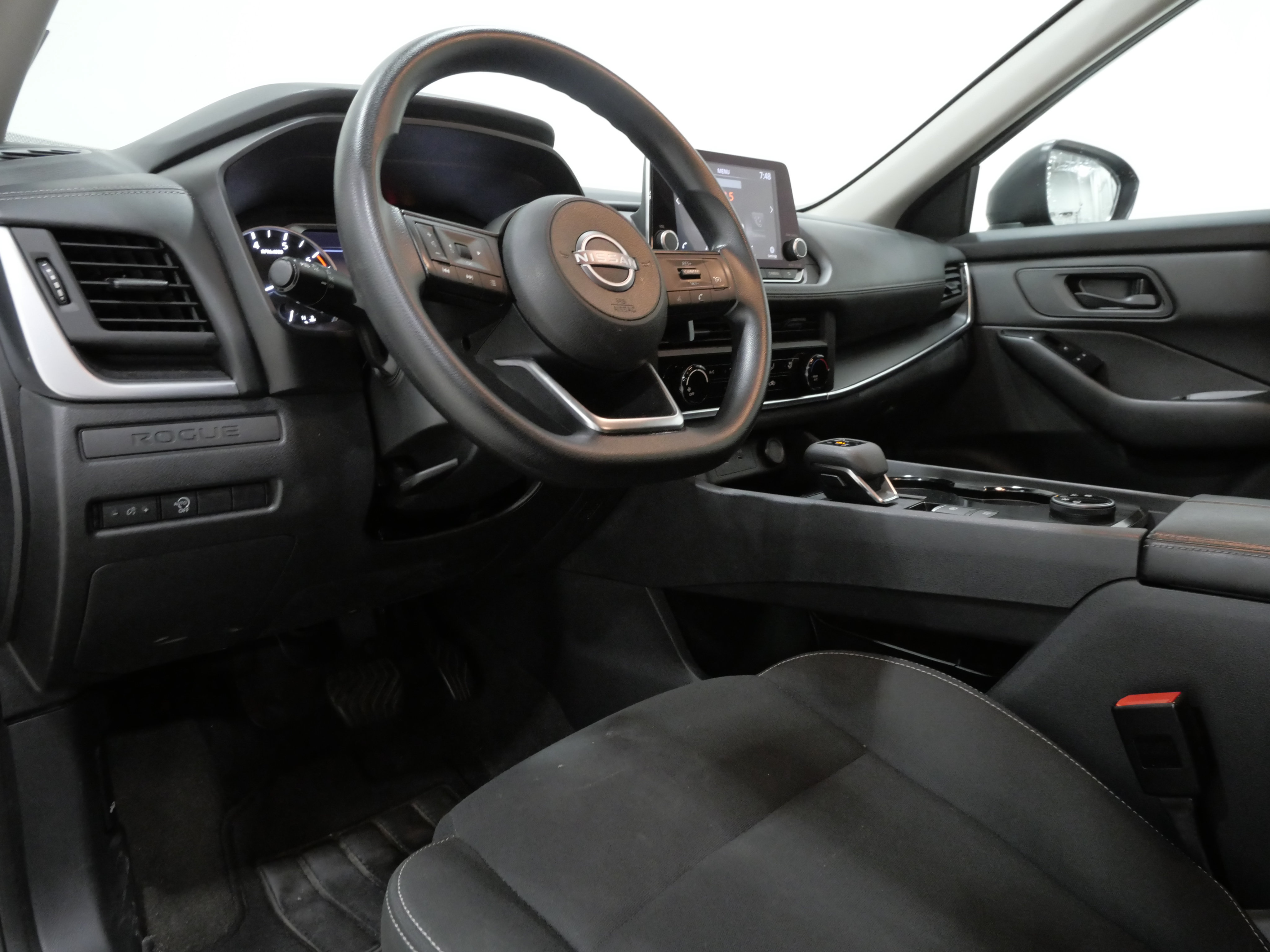 Used 2024 Nissan Rogue S AWD/4WD image 10