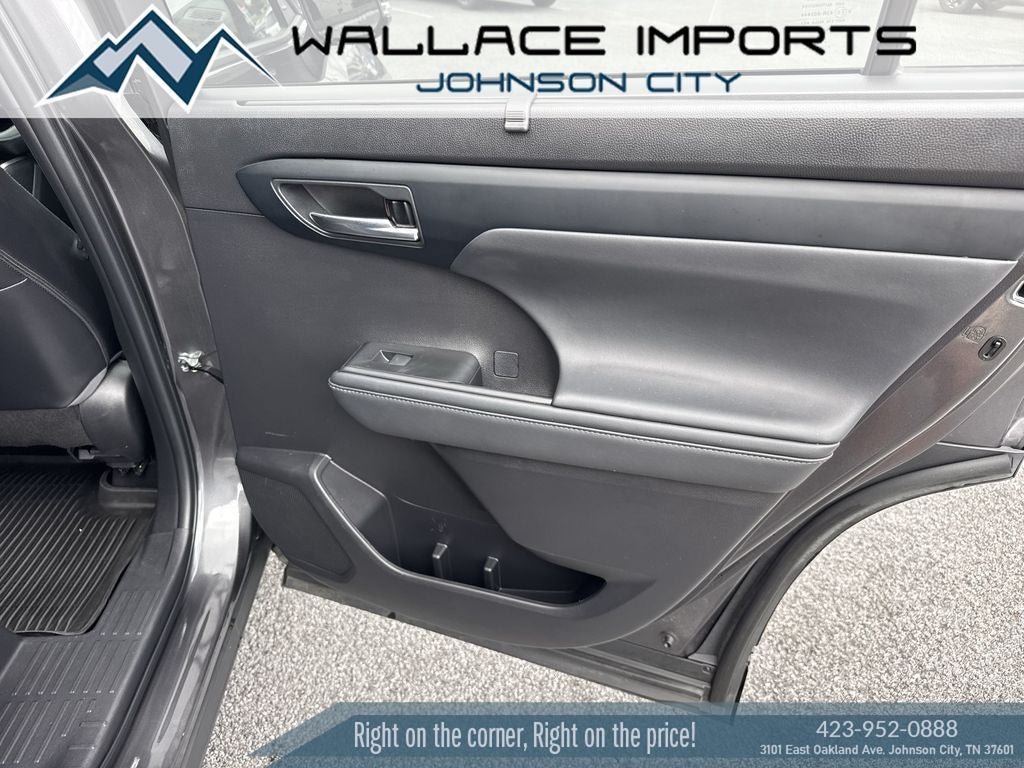 Used 2022 Toyota Highlander XSE FWD image 39