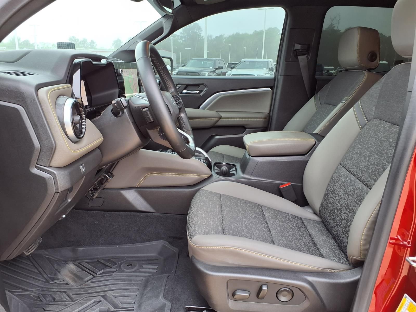 Used 2024 Chevrolet Colorado ZR2 w/ Safety Package image 22