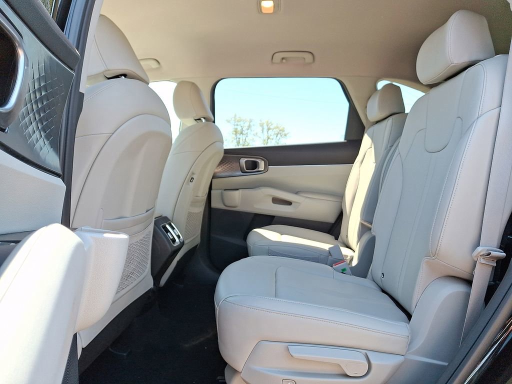Certified 2023 Kia Sorento EX AWD/4WD image 10