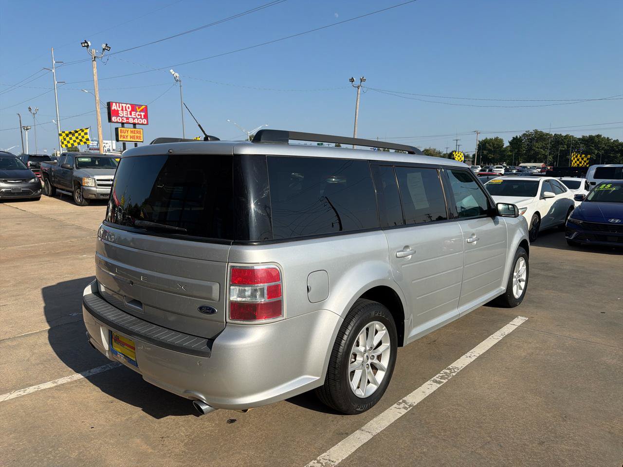 Used 2017 Ford Flex SE FWD image 2
