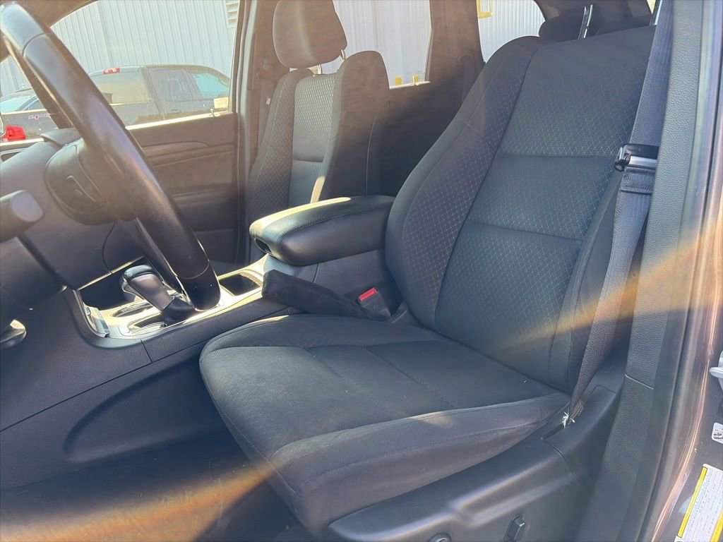 Used 2021 Jeep Grand Cherokee Laredo image 12