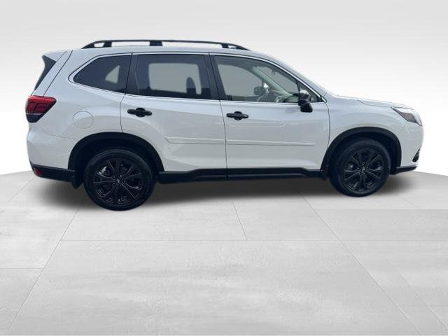 Used 2023 Subaru Forester Limited AWD/4WD image 2