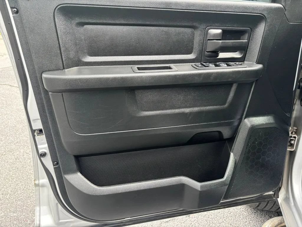 Used 2018 RAM 1500 ST AWD/4WD image 12