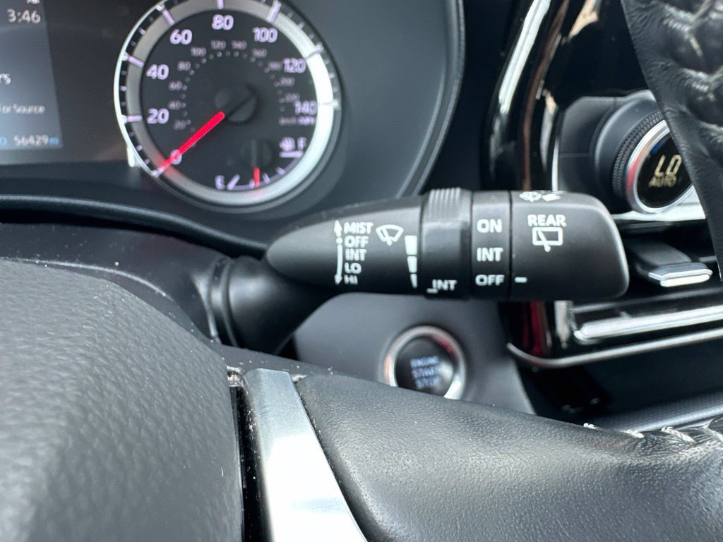 Used 2021 Toyota Highlander LE AWD/4WD image 38