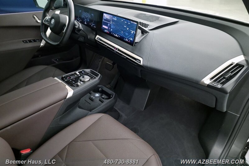 Used 2024 BMW iX xDrive50 w/ Sport Package AWD/4WD image 23