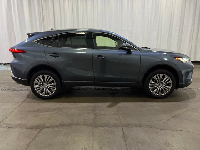 Certified 2022 Toyota Venza XLE AWD/4WD image 3