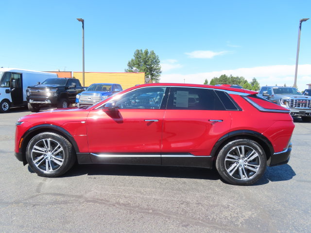 Certified 2024 Cadillac Lyriq Luxury AWD/4WD image 4