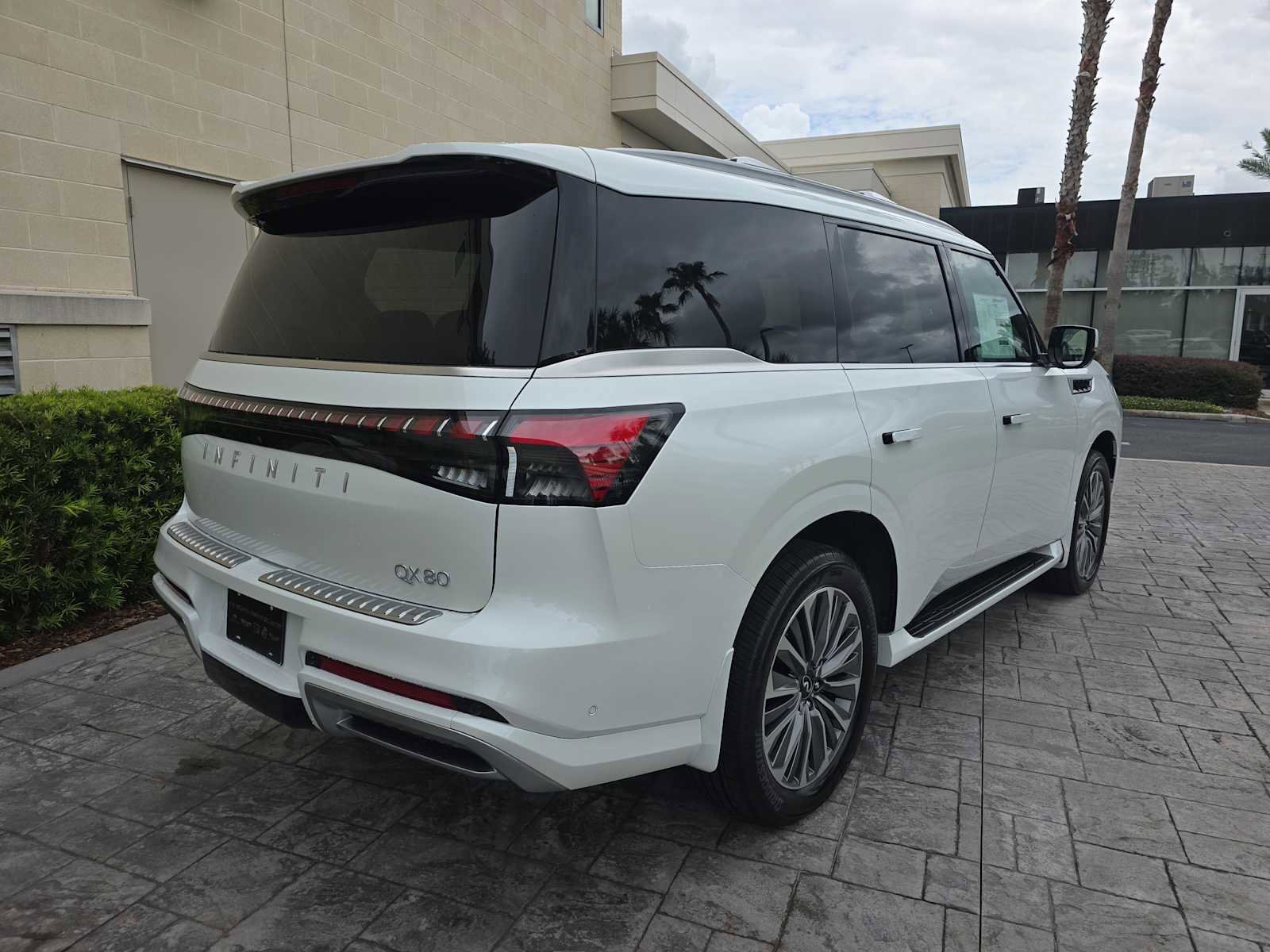 New 2026 INFINITI QX80 Luxe w/ Exterior Package image 3