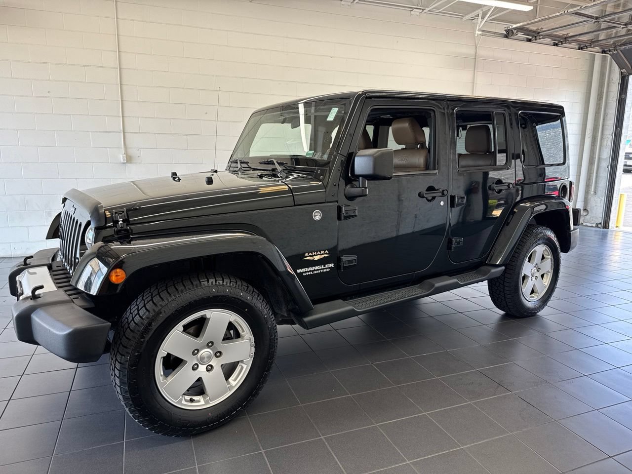 Used 2012 Jeep Wrangler Unlimited Sahara w/ Connectivity Group AWD/4WD image 4
