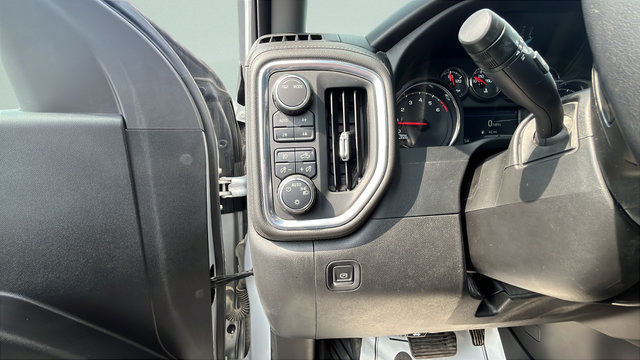 Used 2022 Chevrolet Silverado 1500 LT Trail Boss w/ LPO, Dark Essentials Package AWD/4WD image 11