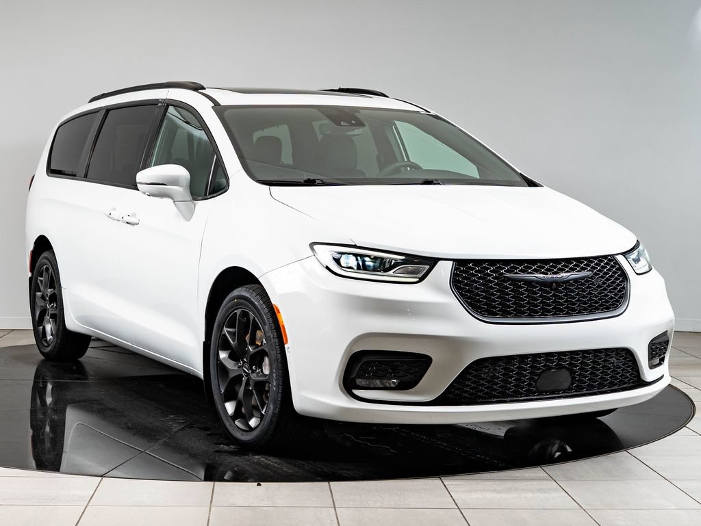 Used 2022 Chrysler Pacifica Limited w/ Uconnect Theater Family Group AWD/4WD image 12