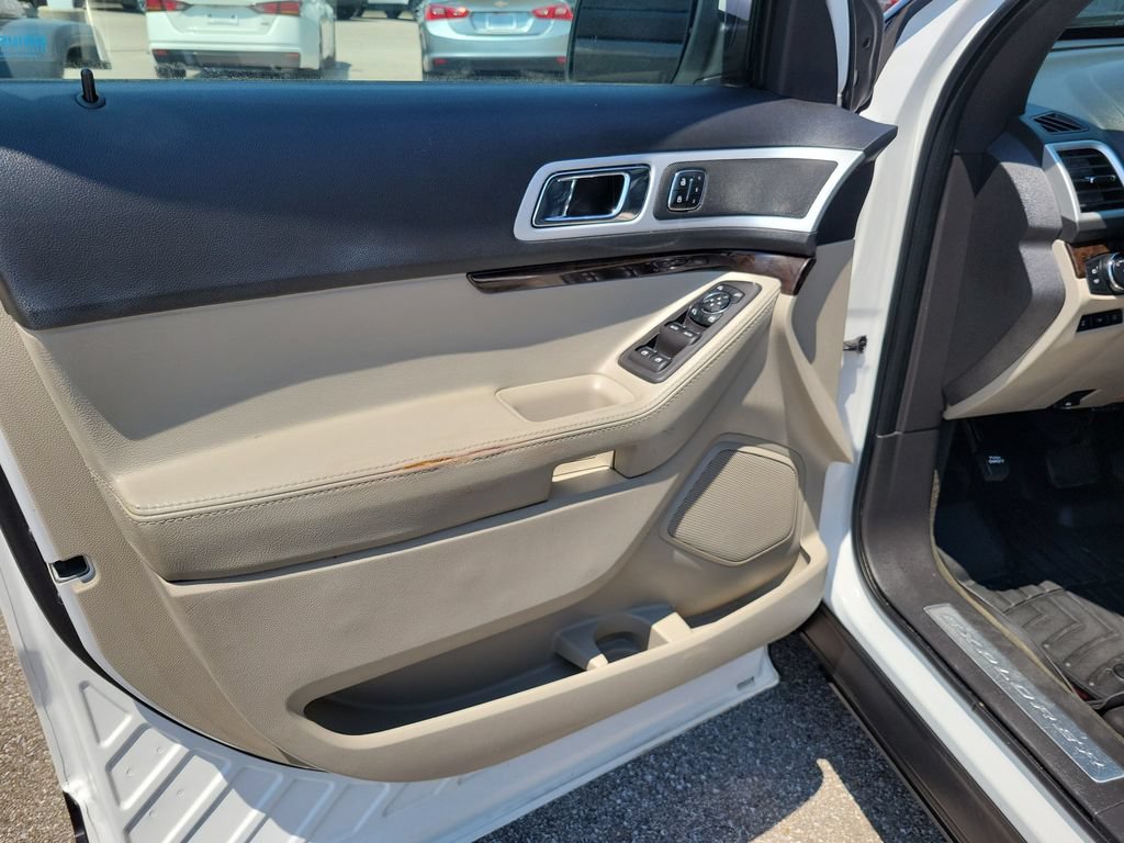 Used 2014 Ford Explorer Limited w/ Equipment Group 302A AWD/4WD image 22