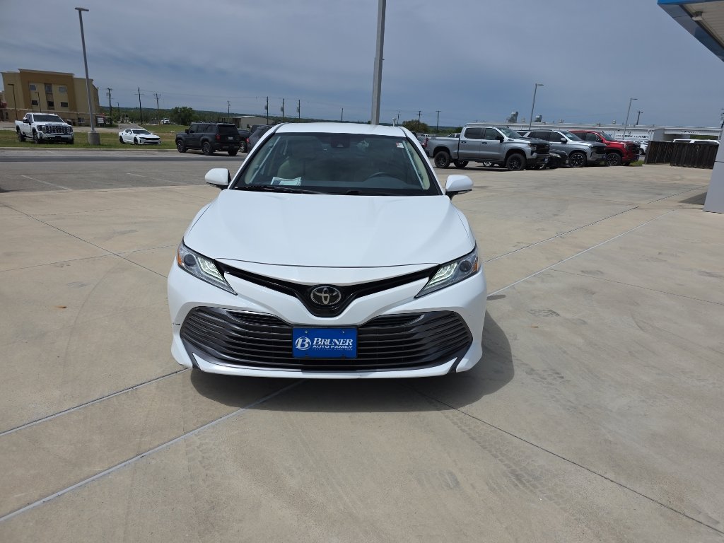 Used 2020 Toyota Camry XLE image 2