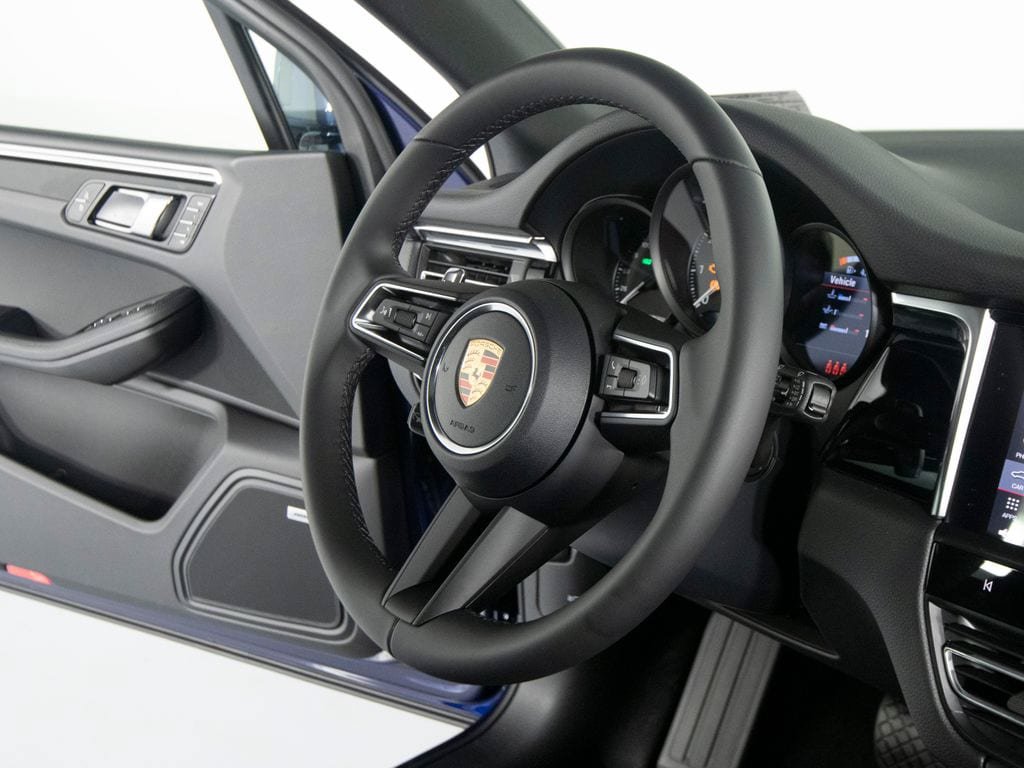 New 2026 Porsche Macan AWD/4WD image 34