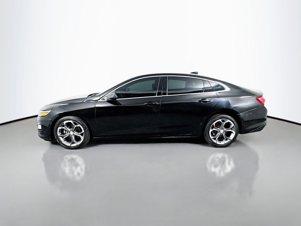 Used 2021 Chevrolet Malibu LT FWD image 2