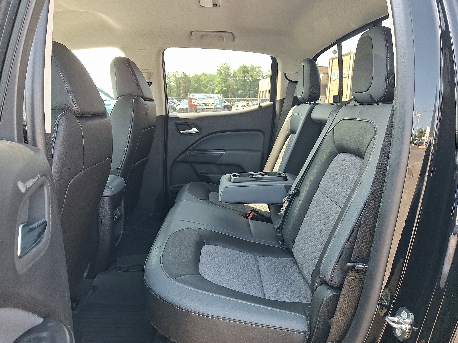 Used 2019 Chevrolet Colorado Z71 w/ Z71 Midnight Edition AWD/4WD image 11