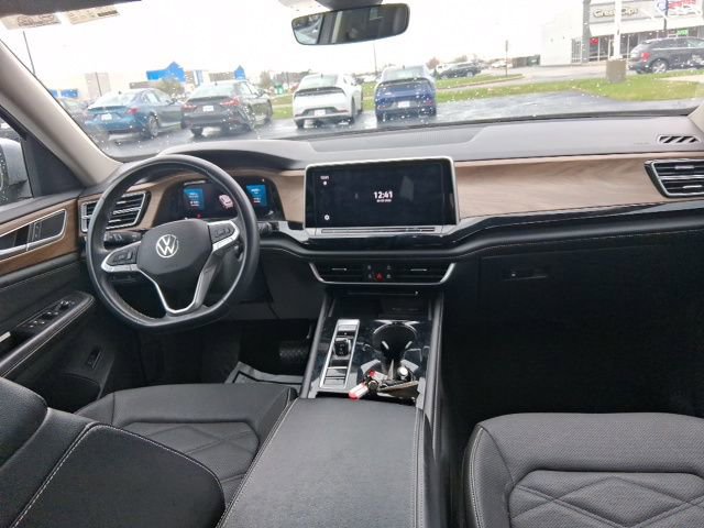 Used 2024 Volkswagen Atlas SE image 14
