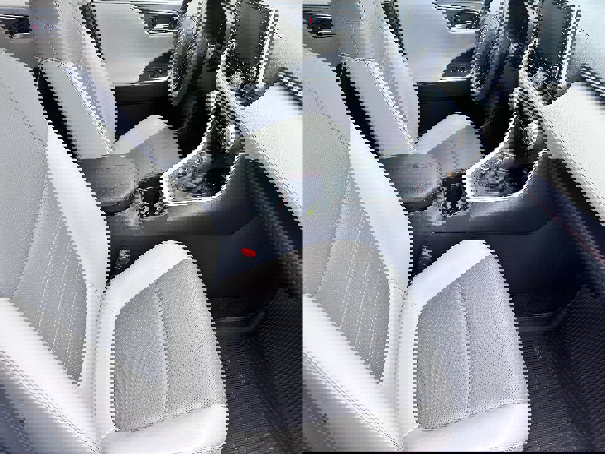 Used 2019 Toyota RAV4 Limited image 10