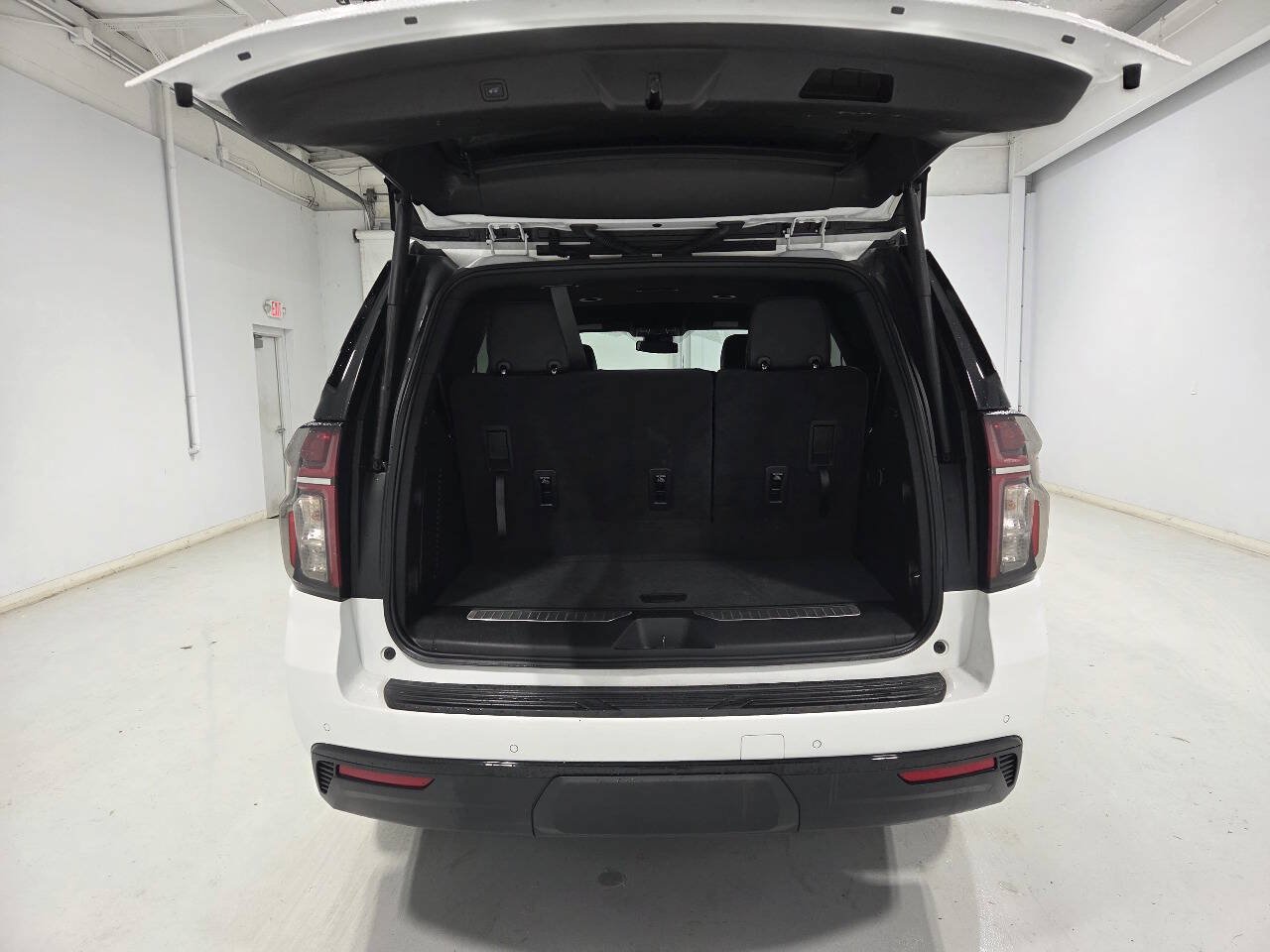 Used 2023 Chevrolet Tahoe RST AWD/4WD image 9