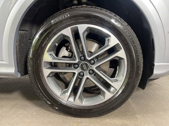 Certified 2025 Audi Q5 Premium w/ Premium Plus AWD/4WD image 9