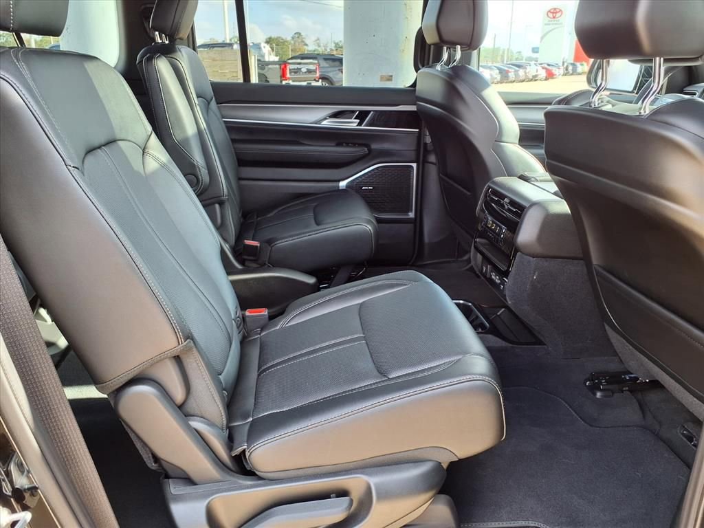 Used 2025 Jeep Wagoneer Series II w/ Premium Group I image 13